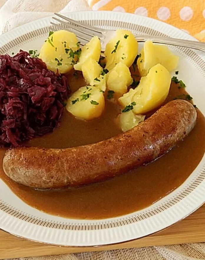 Bratwurst mit Zwiebelsauce - Rezepte und mehr